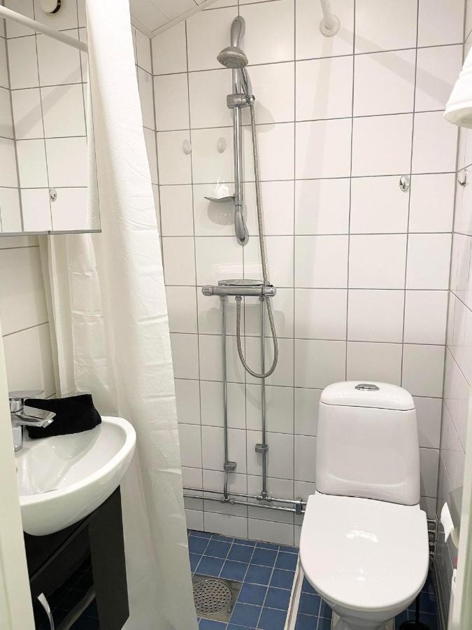 Egen Stuga Mitt I Stan Karlstad Exterior photo